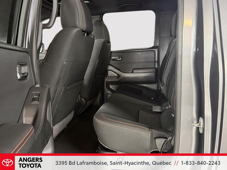 2022 Nissan Frontier PRO4X-8
