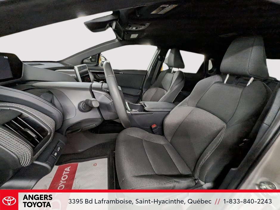 2025 Toyota bZ4X LE-8