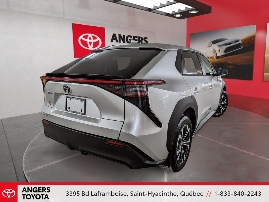 2025 Toyota bZ4X LE-3