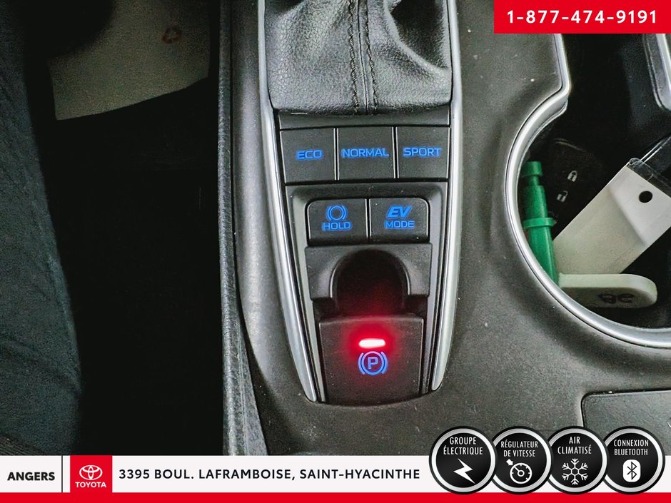 Toyota Camry Hybrid LE 2021-18