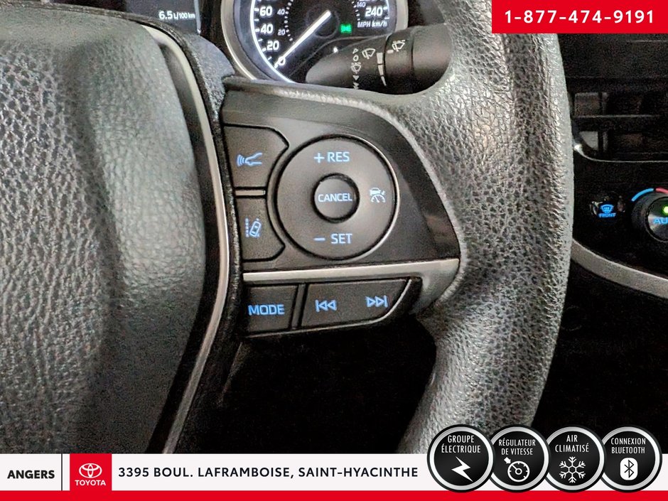 Toyota Camry Hybrid LE 2021-13