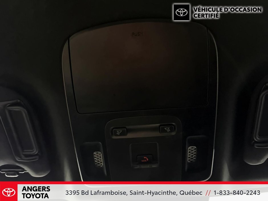 Toyota Camry Hybrid SE 2025-18