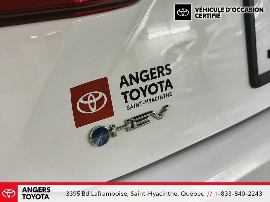 Toyota Camry Hybrid SE 2025-23