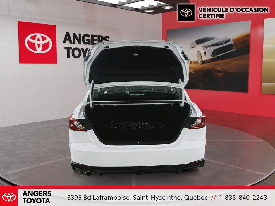 Toyota Camry Hybrid SE 2025-21