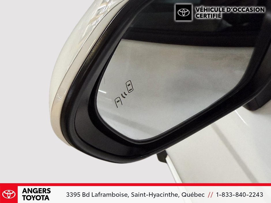 Toyota Camry Hybrid SE 2025-9