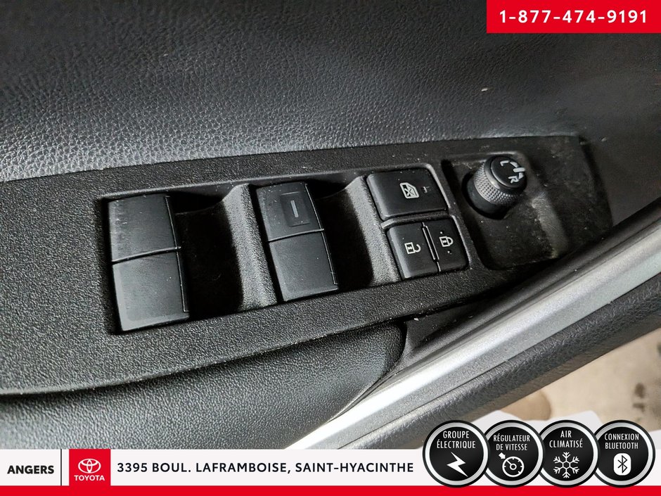 Toyota Corolla Cross LE 2025-11