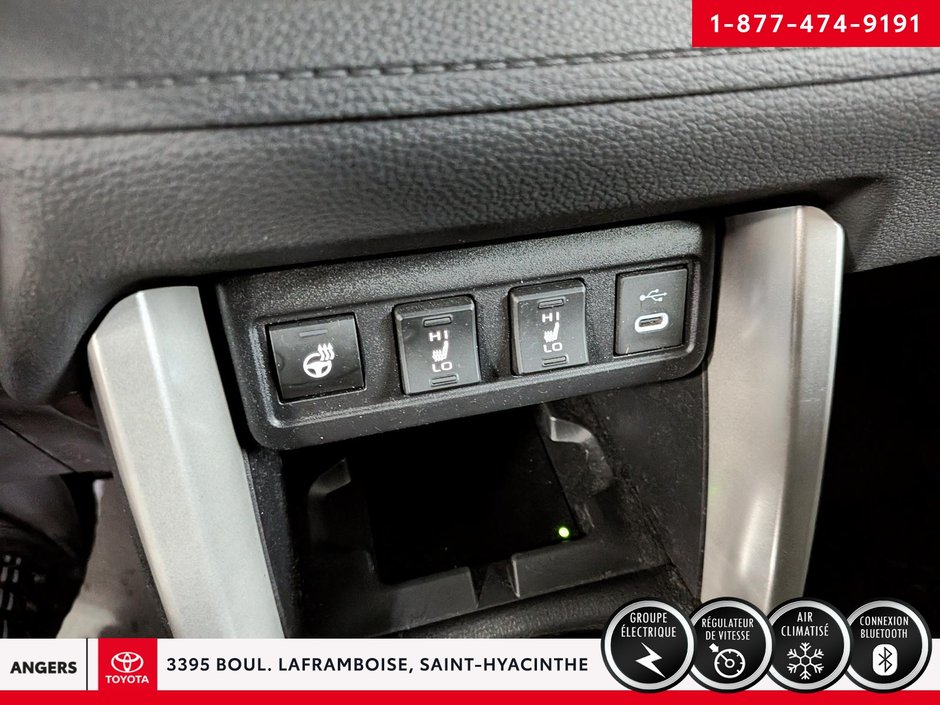 Toyota Corolla Cross LE 2025-17