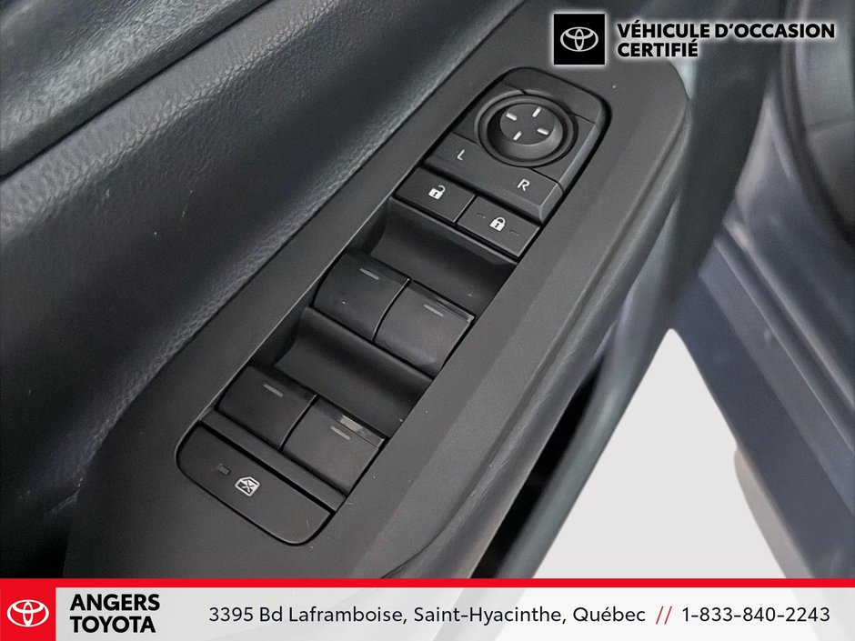 2024 Toyota Prius Plug-in Hybrid SE-11