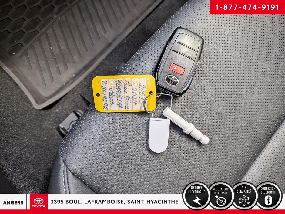 Toyota Prius XLE E-AWD 2024-21