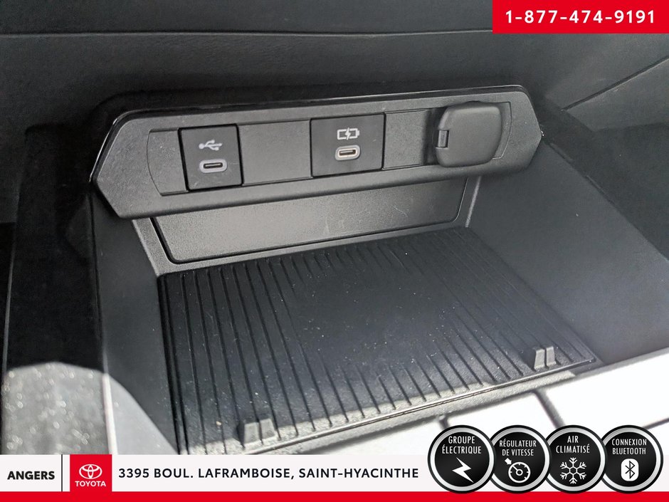 Toyota Prius XLE E-AWD 2024-17