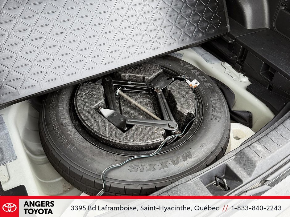 2022 Toyota RAV4 Hybrid SE-23