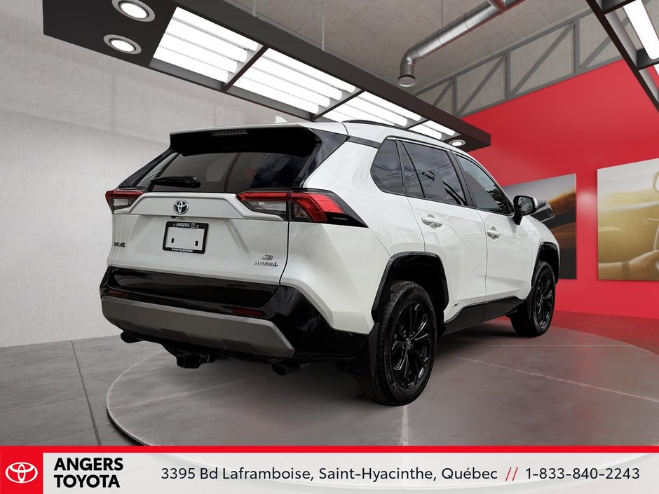 2022 Toyota RAV4 Hybrid SE-3