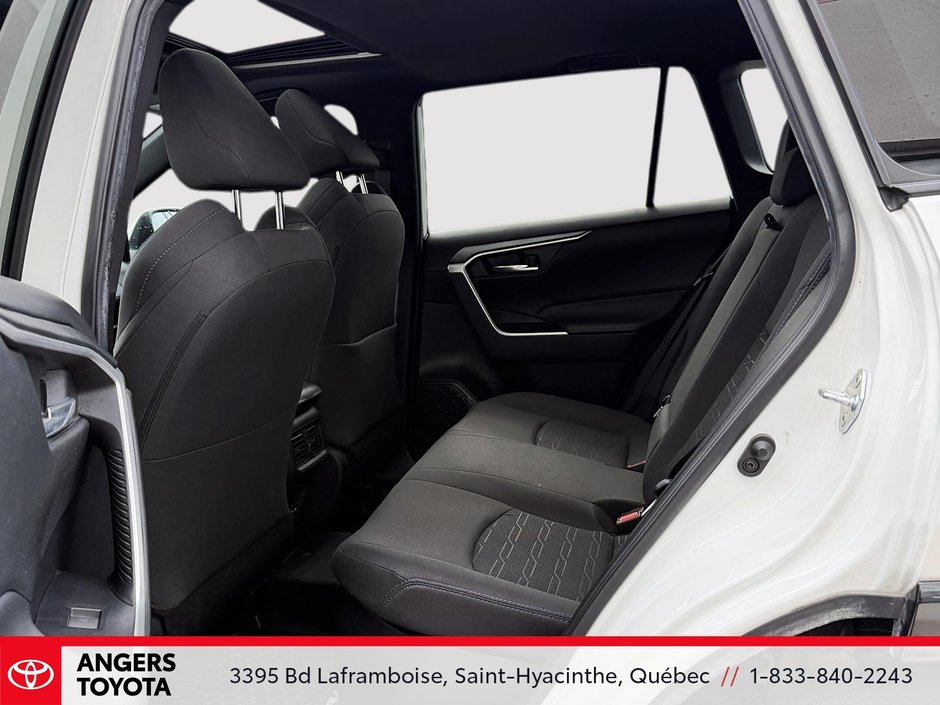 2022 Toyota RAV4 Hybrid SE-13