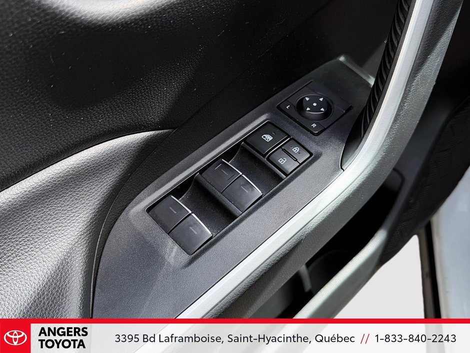 2022 Toyota RAV4 Hybrid SE-8