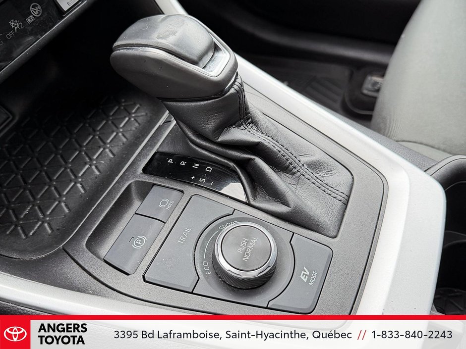 2022 Toyota RAV4 Hybrid SE-16