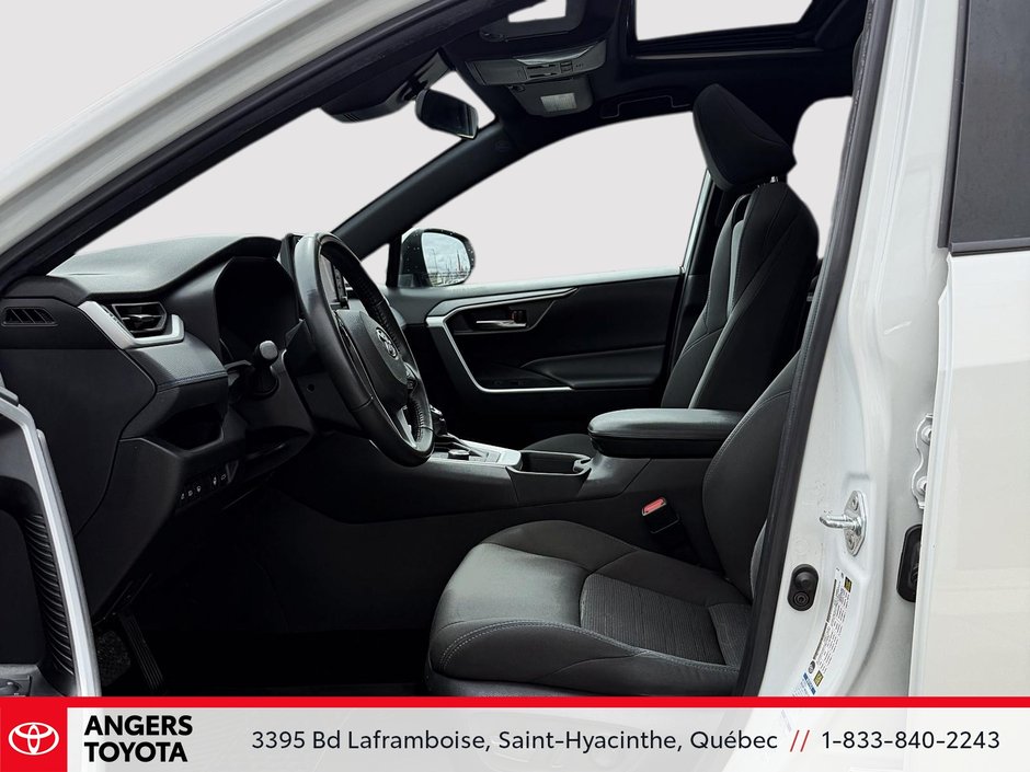 2022 Toyota RAV4 Hybrid SE-12