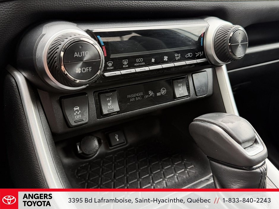 2022 Toyota RAV4 Hybrid SE-17