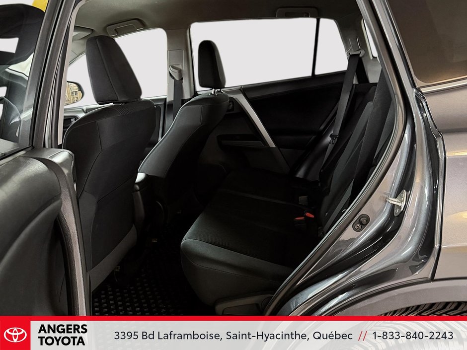 Toyota RAV4 LE 2018-7