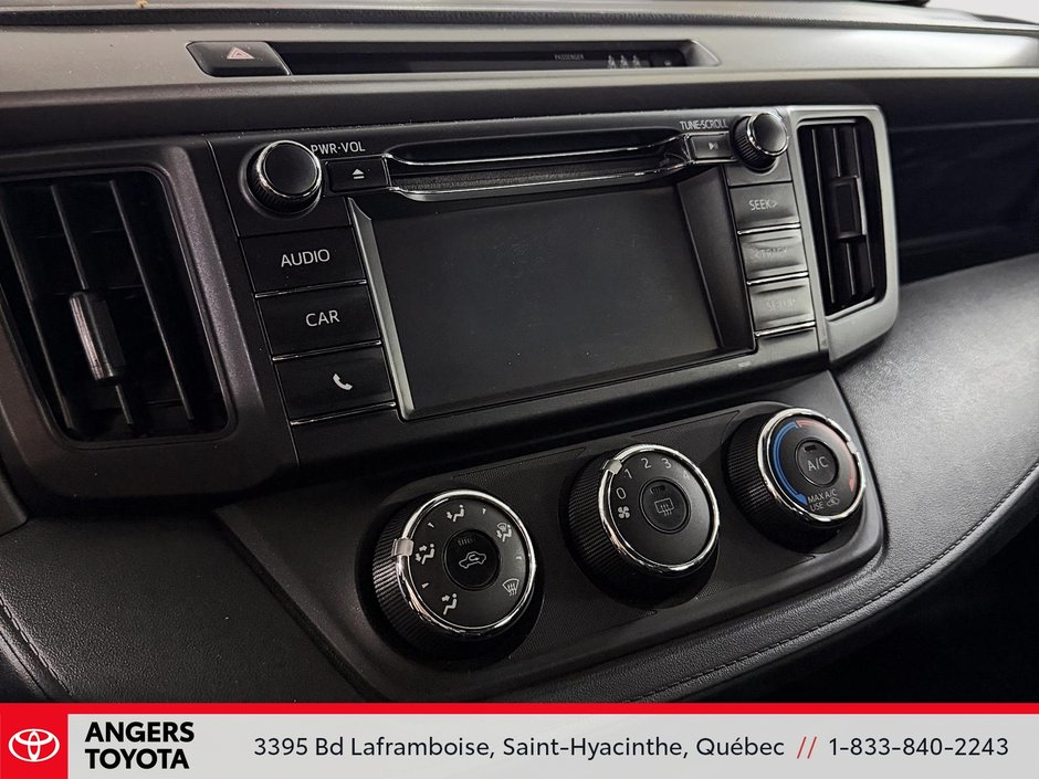 Toyota RAV4 LE 2018-16