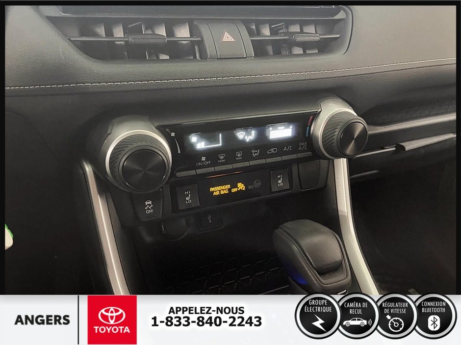 Toyota RAV4 LE AWD 2020-15