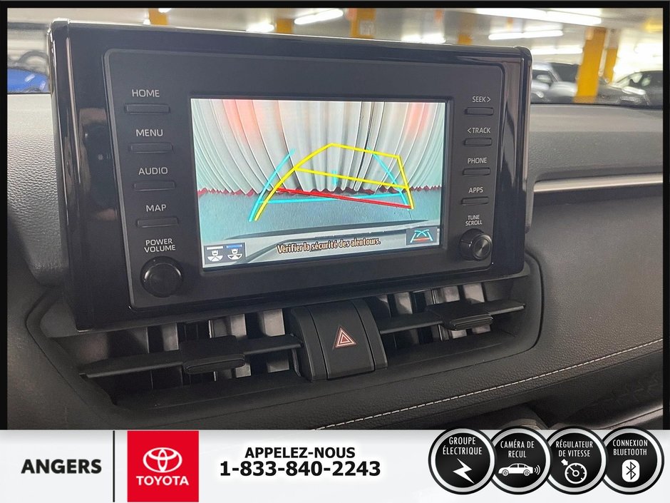 Toyota RAV4 LE AWD 2020-14