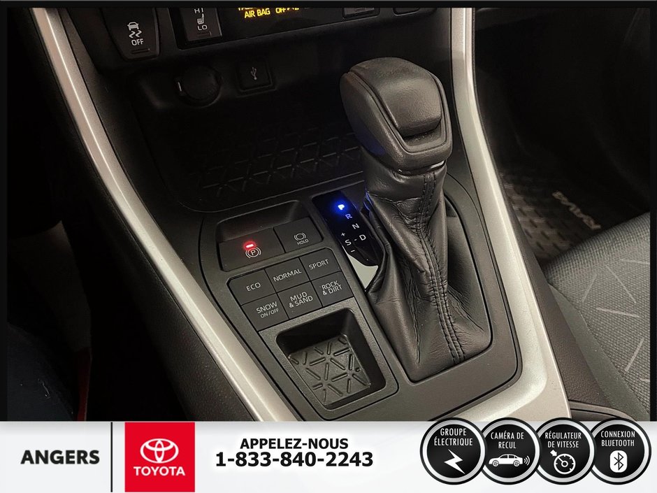 Toyota RAV4 LE AWD 2020-16