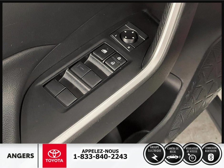 Toyota RAV4 LE AWD 2020-11