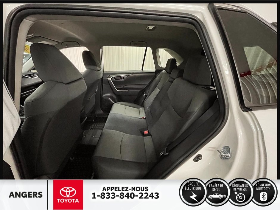 Toyota RAV4 LE AWD 2020-6