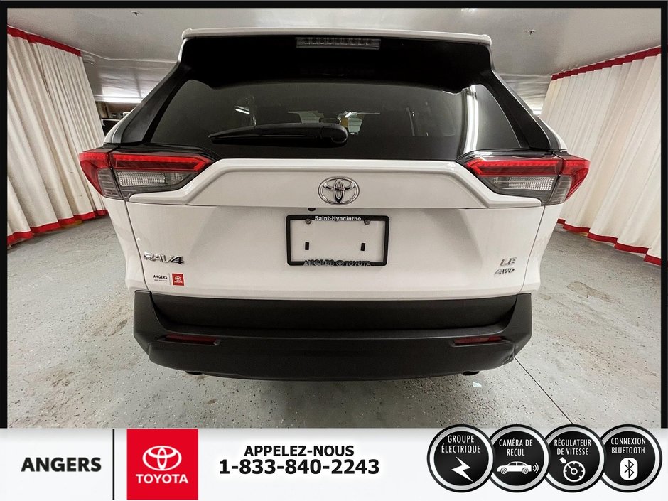 Toyota RAV4 LE AWD 2020-4