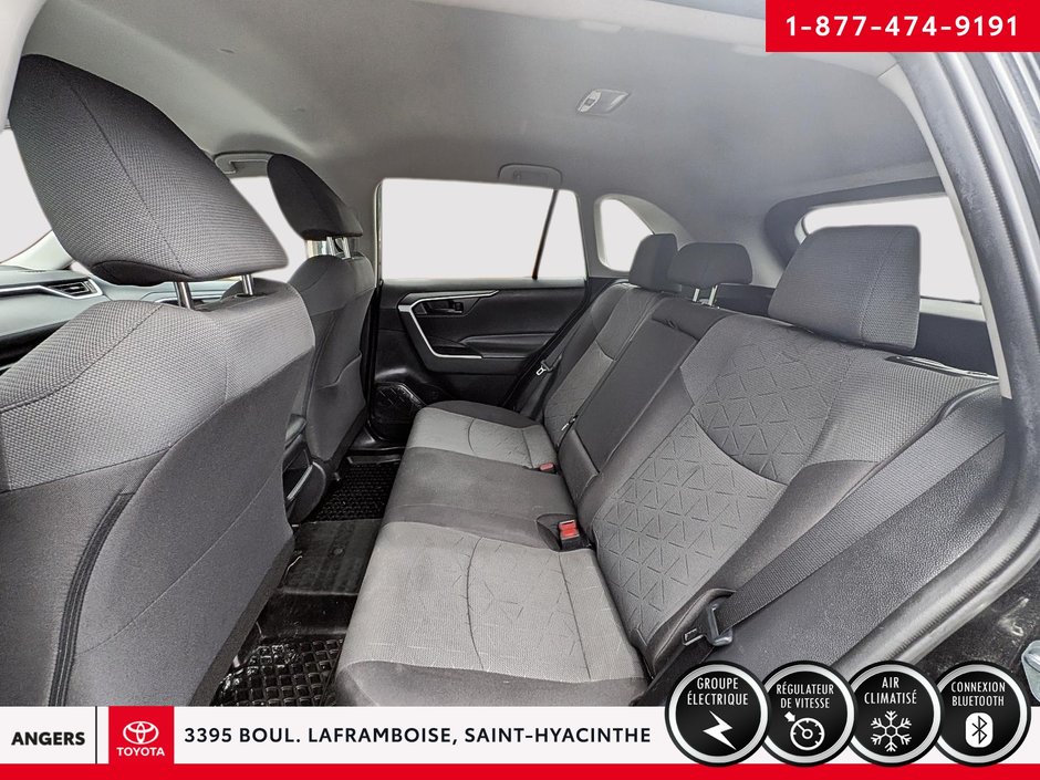 Toyota RAV4 LE 2020-6