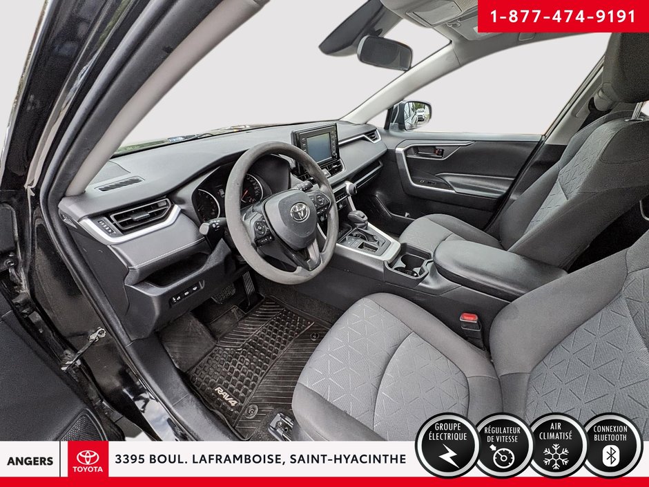 Toyota RAV4 LE 2020-7