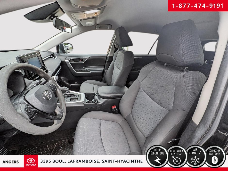 Toyota RAV4 LE 2020-8