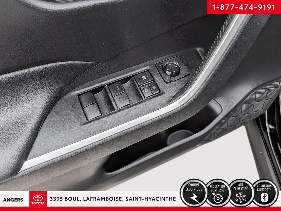 Toyota RAV4 LE 2020-9