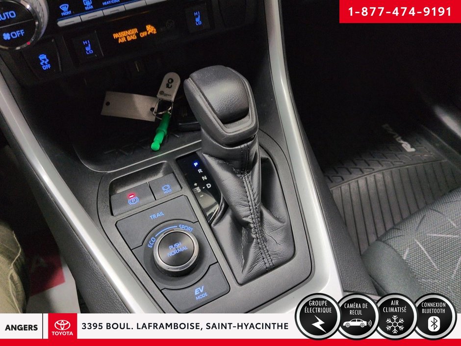 Toyota RAV4 XLE HYBRIDE 2021-21