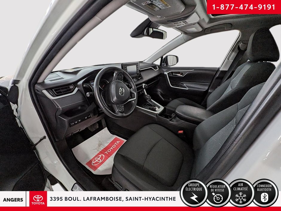 Toyota RAV4 XLE 2022-8