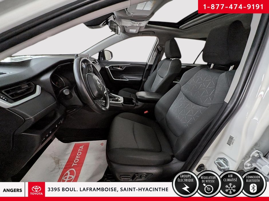 Toyota RAV4 XLE 2022-9