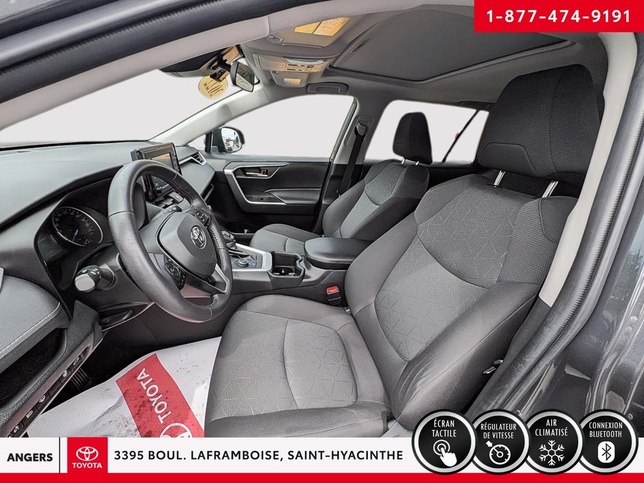 Toyota RAV4 Hybrid XLE 2022-8