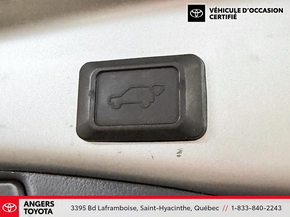 2023 Toyota RAV4 XLE PREMIUM-24