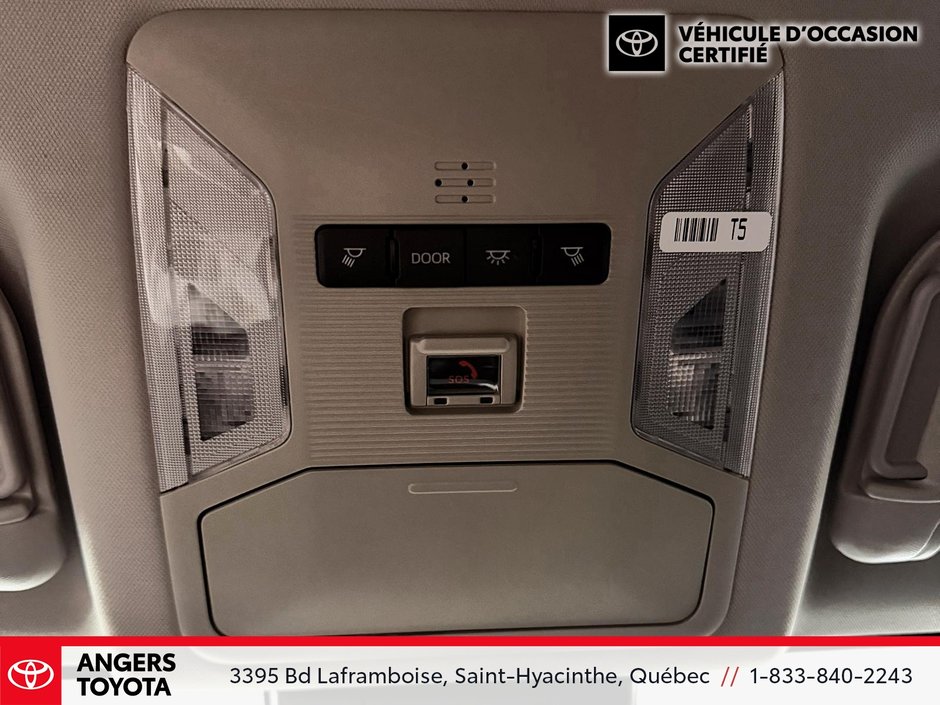 Toyota RAV4 LE 2025-13