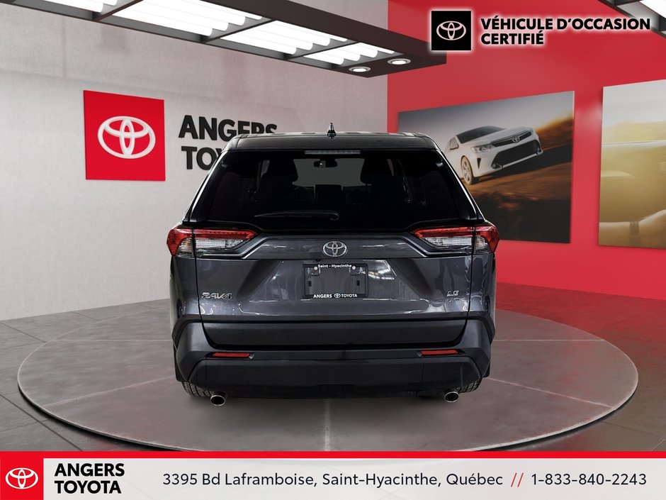 Toyota RAV4 LE 2025-4