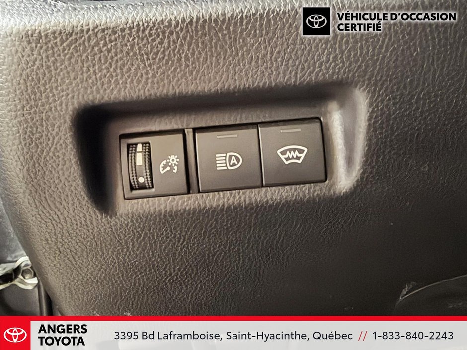 Toyota RAV4 LE 2025-9