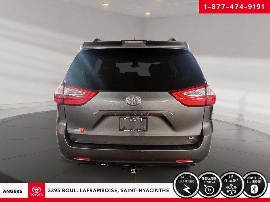 2018 Toyota Sienna LE-4