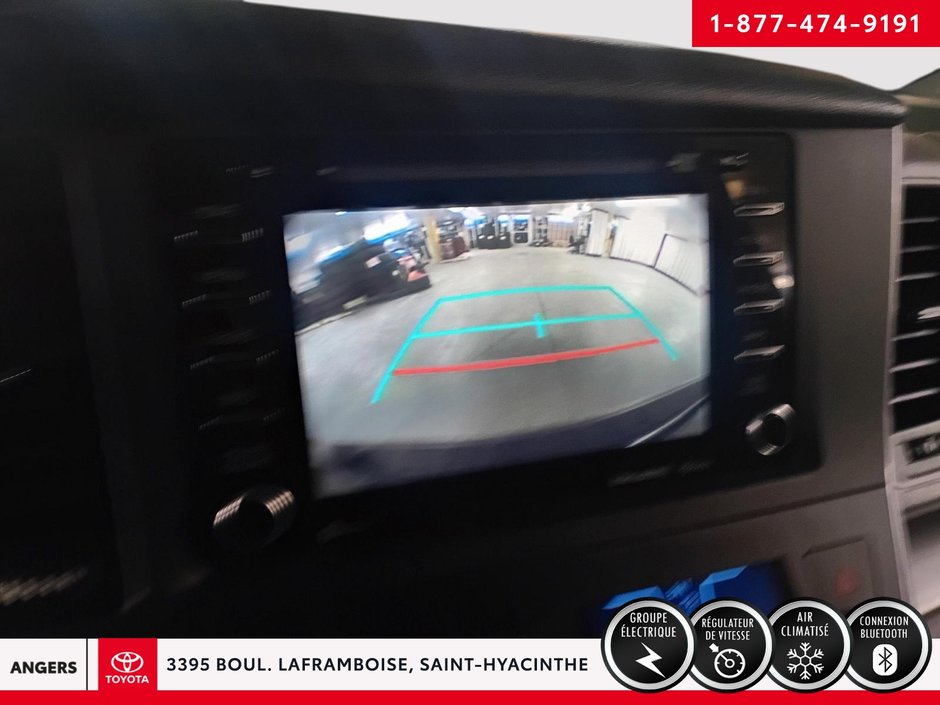 2018 Toyota Sienna LE-18