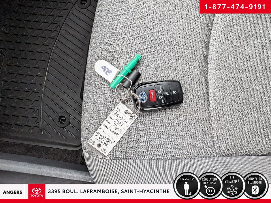 2021 Toyota Sienna LE-27
