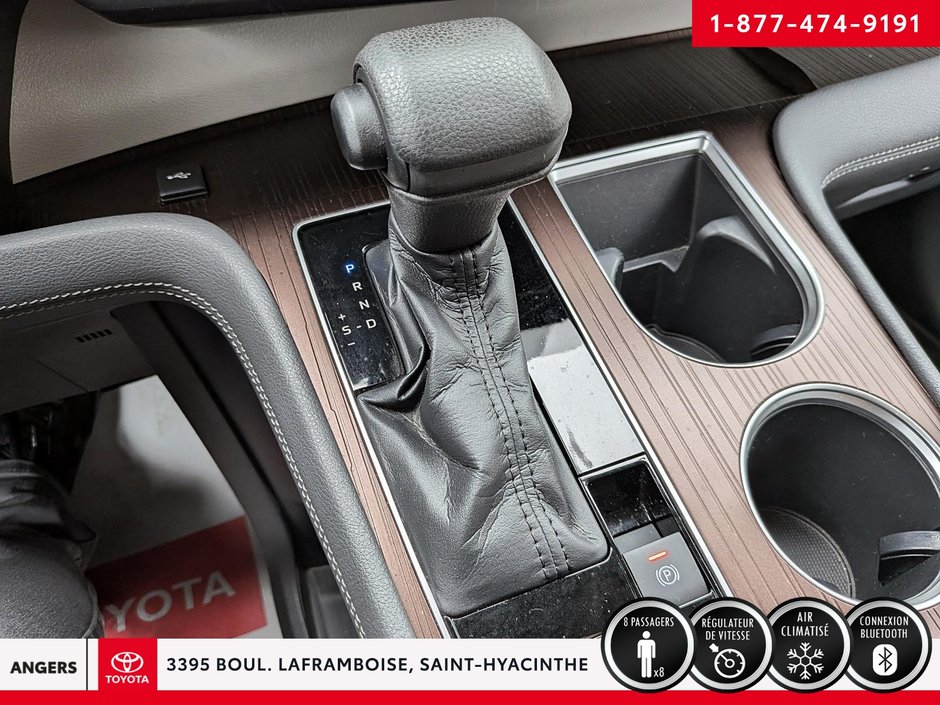 2021 Toyota Sienna LE-23
