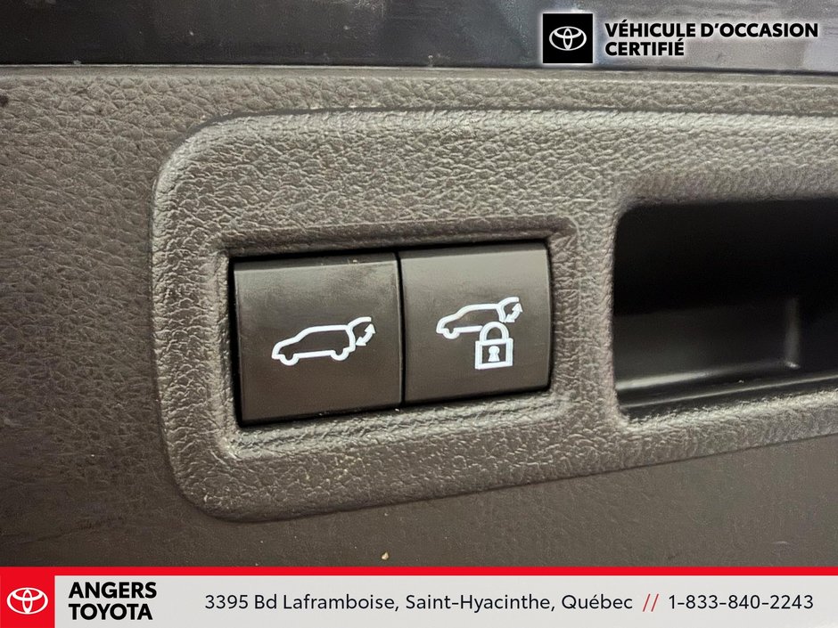 Toyota Venza XLE 2023-29
