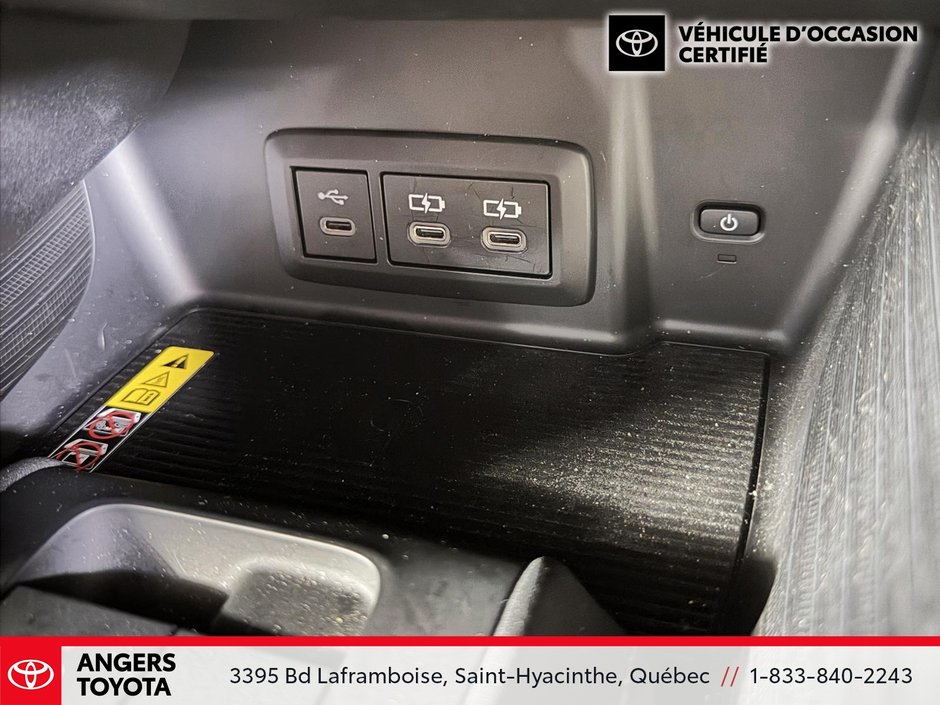 Toyota Venza XLE 2023-20
