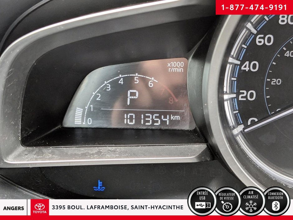 2020 Toyota Yaris Hatchback XLE-16