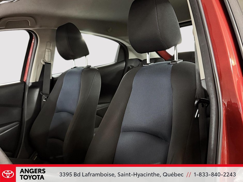 Toyota Yaris Hatchback LE 2020-6
