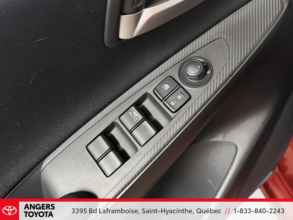 Toyota Yaris Hatchback LE 2020-9